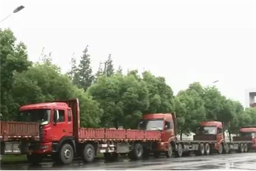 火爆！紡織原材料價(jià)格大漲60%，貨車排長(zhǎng)隊(duì)搶購(gòu)！紡織業(yè)訂單大量回流，企業(yè)滿負(fù)荷運(yùn)轉(zhuǎn)