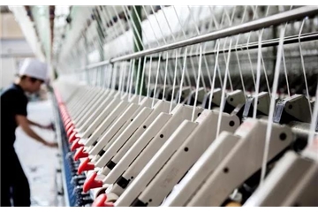 訂單減少50% 開機(jī)率達(dá)到低位，限電或?qū)⒕硗林貋?，多地電價(jià)最高上漲70%，紡織人的春天何時(shí)到來？